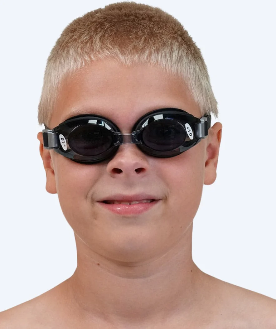 Primotec Schwimmbrillen mit Sehstärke für Kurzsichtige Kinder (3-12) - (-1.5) – (-6.0) - Schwarz (Smoke Scheiben) - Image 4