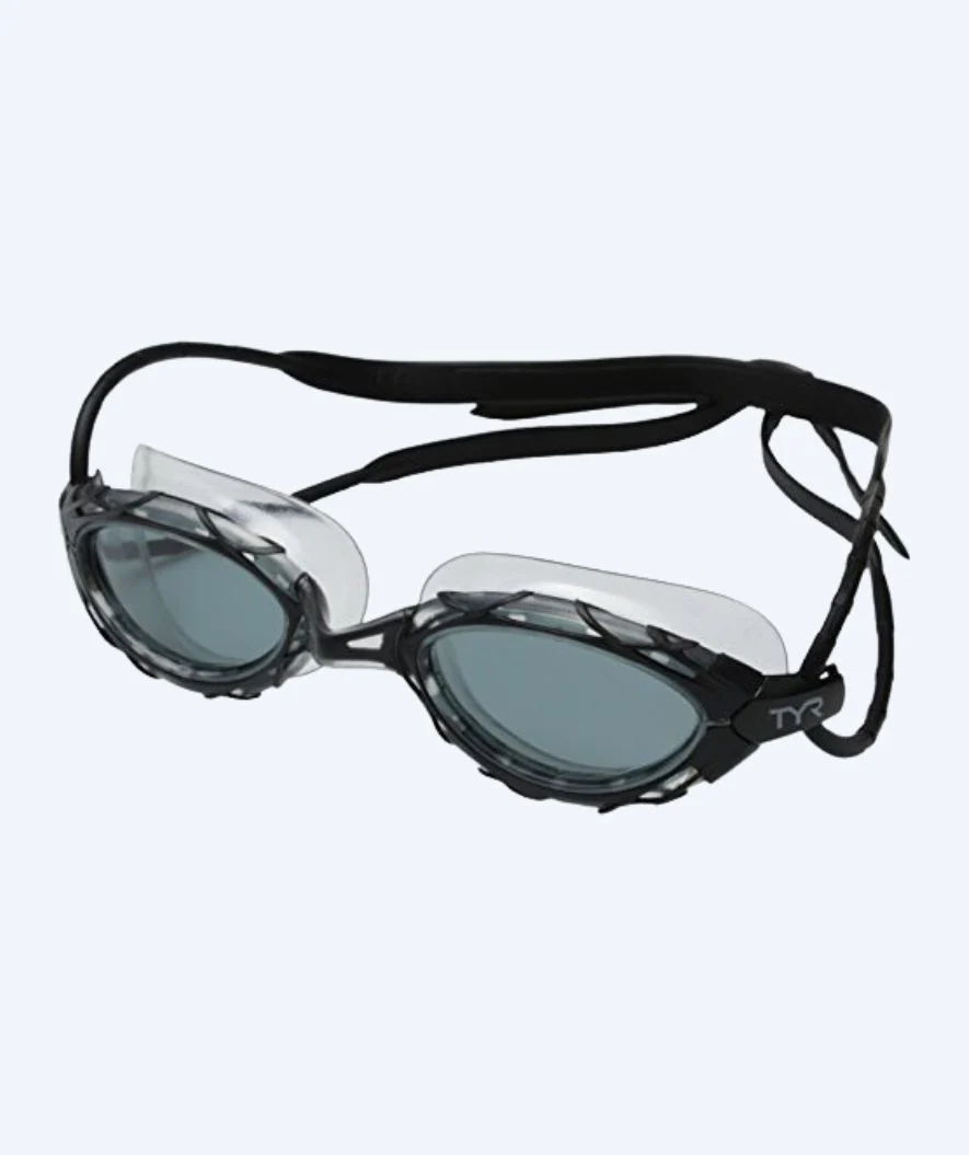 TYR Schwimmbrille für Freizeitschwimmer - Nest Pro - Schwarz (Smoke Scheiben)