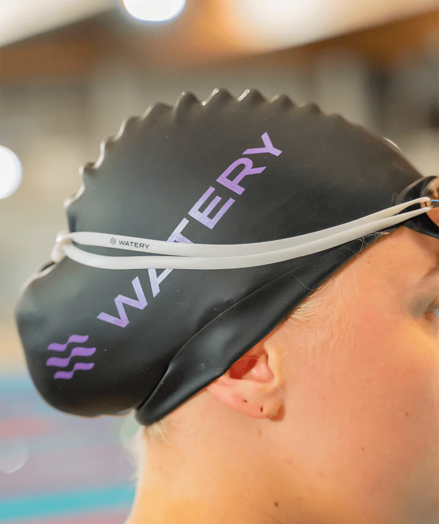 Watery Badekappe - Signature Metallic - Schwarz/Lila - Image 6