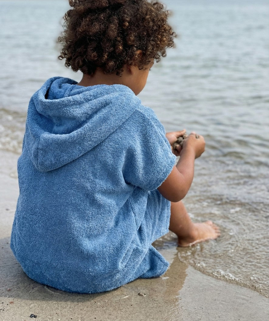 Watery Badeponcho für Kinder (1-6) - Baumwolle - Atlantic Blue - Image 5