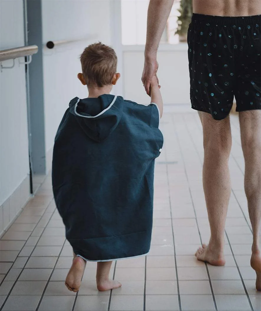 Watery Badeponcho für Kinder (1-6) - Mikrofaser - Royal Blue - Image 9