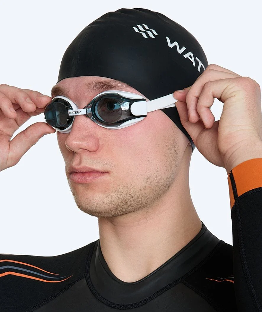 Watery Schwimmbrillen mit Sehstärke für Kurzsichtige Erwachsene - (-2.0) – (-5.0) - Naida - Weiß (Smoke Scheiben) - Image 5