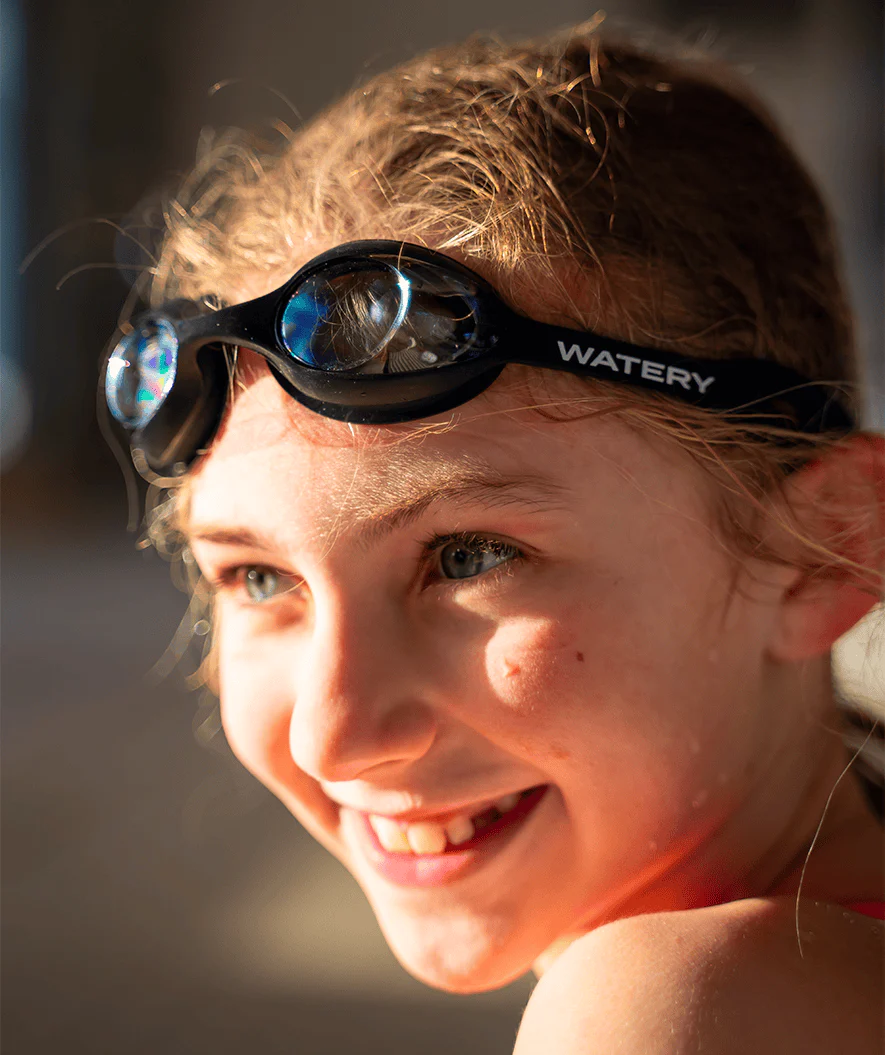 Watery Schwimmbrillen mit Sehstärke für Kurzsichtige Kinder - (-1.0) – (-5.5) - Matira - Schwarz (Smoke Scheiben) - Image 4