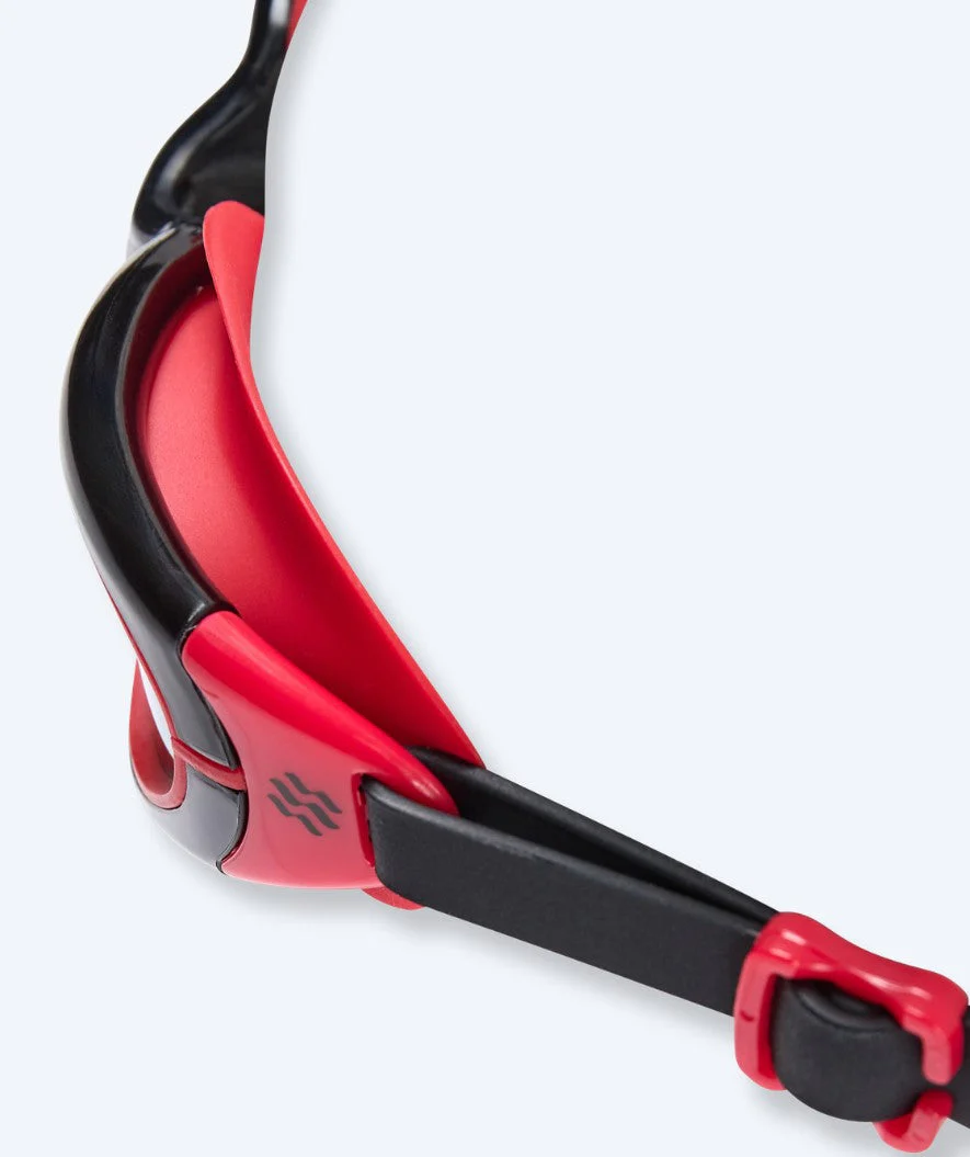 Watery Schwimmbrille für Kinder - Wade Active - Schwarz/Rot (Smoke Scheiben) - Image 4